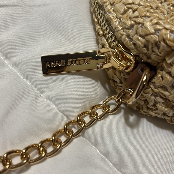 Anne Klein Woven Handbag with Gold Chain - Picture 5 of 9